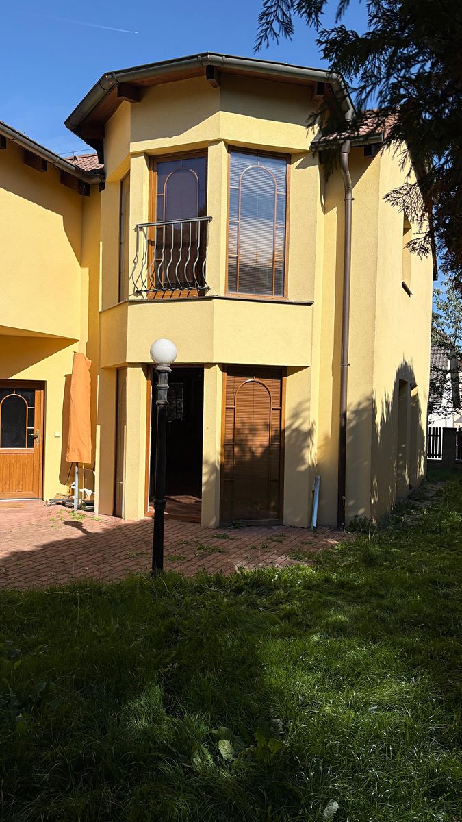 Prodej rodinného domu 240 m², pozemek 407 m² – fotografie 2
