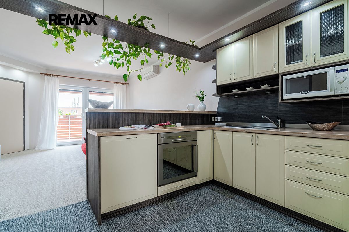Prodej rodinného domu 276 m², pozemek 181 m² – fotografie 4