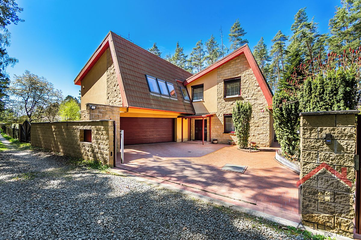 Prodej rodinného domu 274 m², pozemek 587 m², Plzeň – fotka 1 z 3