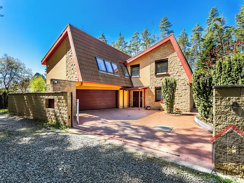 Prodej rodinného domu 274 m², pozemek 587 m², Plzeň – náhled fotky 1