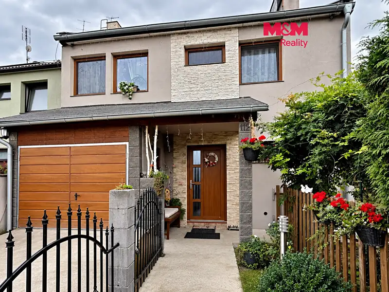Prodej rodinného domu 218 m², pozemek 930 m², Žatec – náhled fotky 1