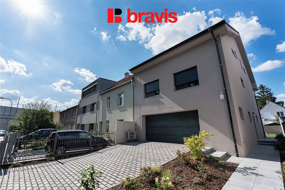 Pronájem rodinného domu 230 m², pozemek 414 m²