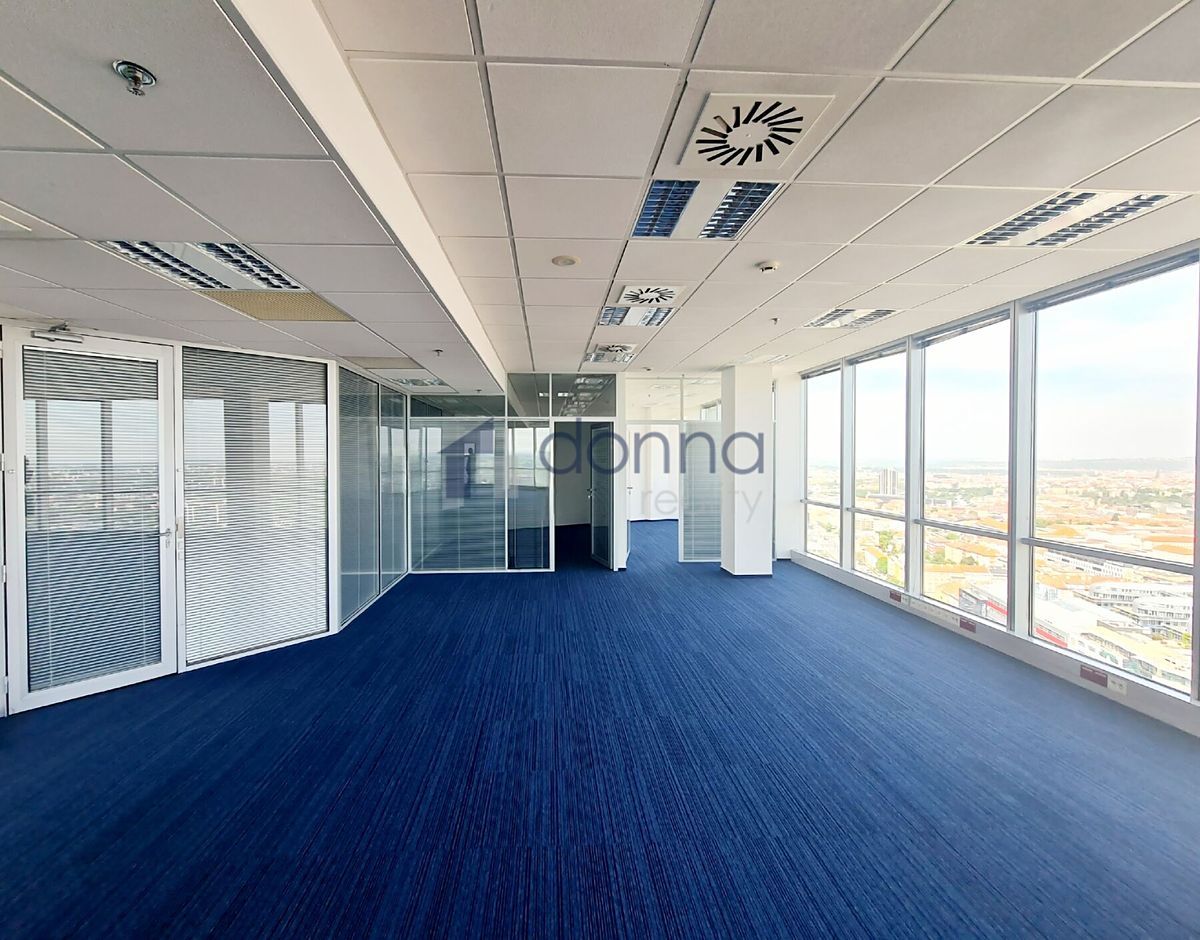 Pronájem kanceláře 208 m² – fotografie 2