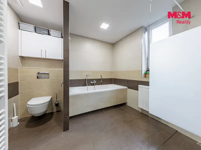 Prodej rodinného domu 330 m², pozemek 704 m², Karlovy Vary – náhled fotky 3