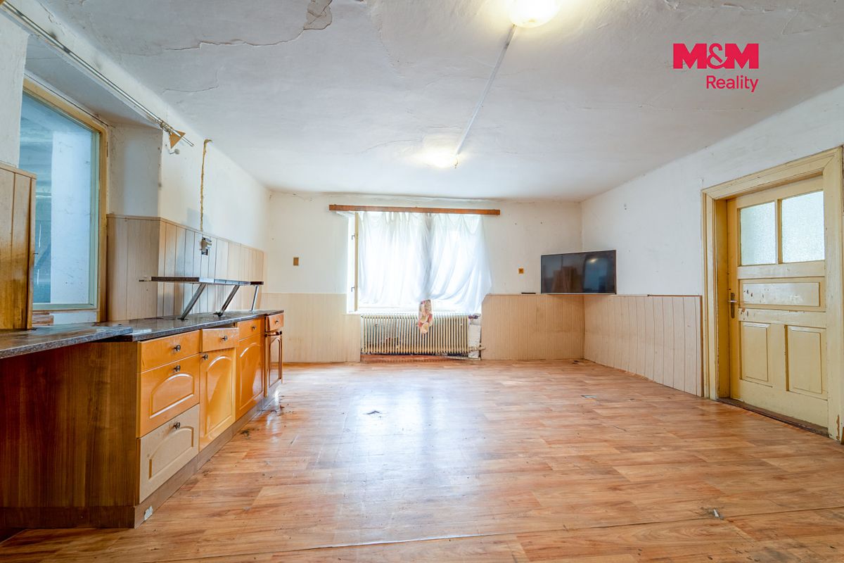 Prodej rodinného domu 180 m², pozemek 2297 m² – fotografie 3