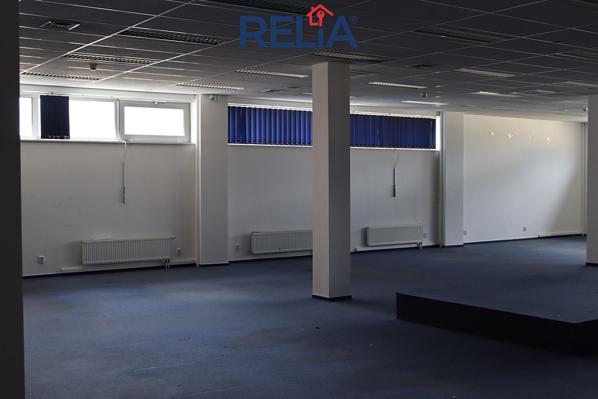 Pronájem kanceláře 262 m² – fotografie 4