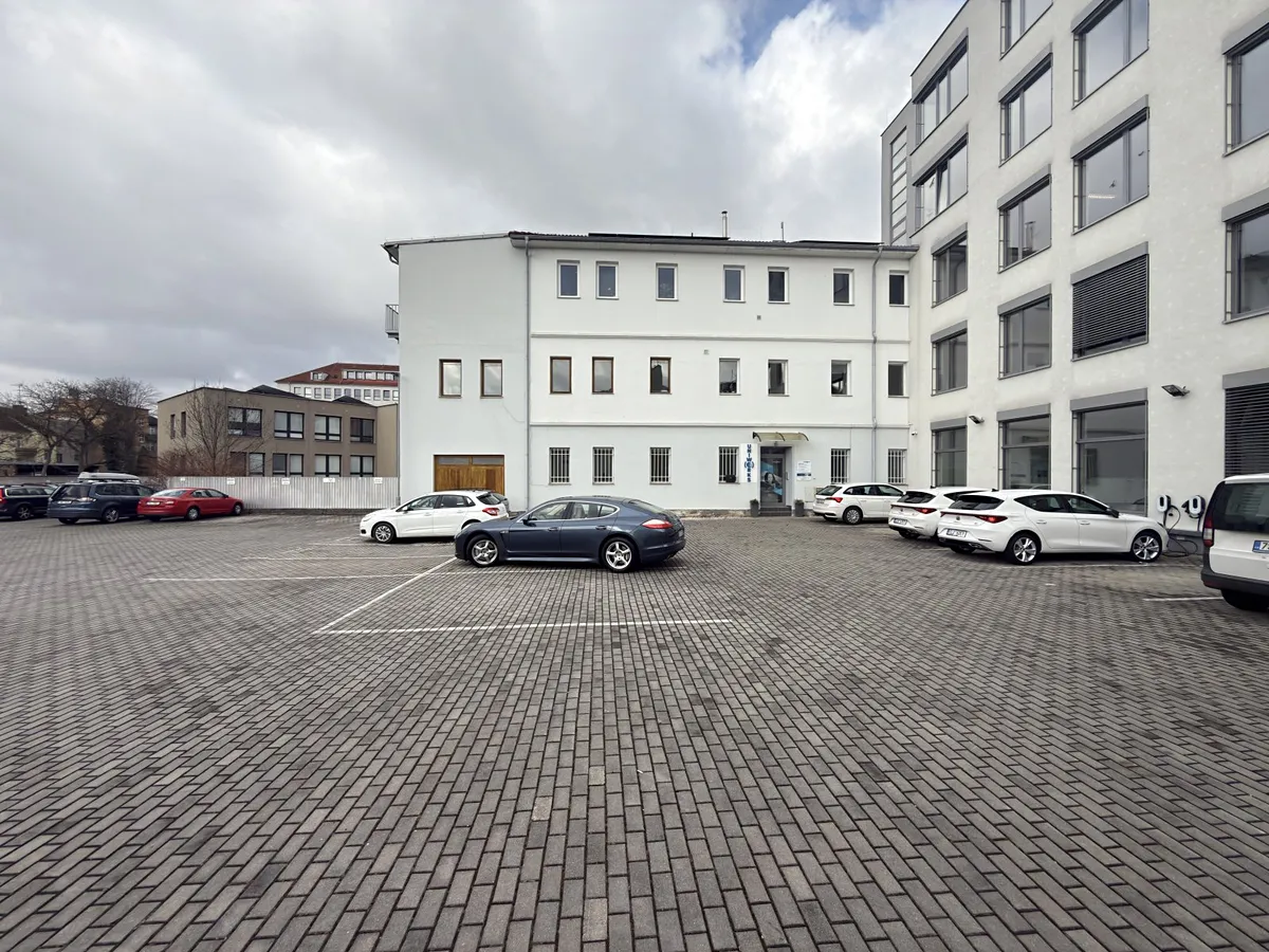 Pronájem kanceláře 338 m²