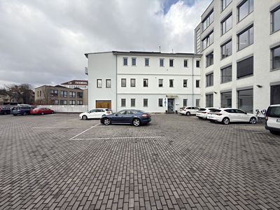 Pronájem kanceláře 338 m²