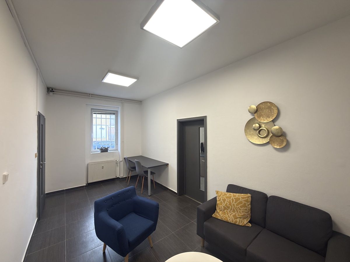 Pronájem kanceláře 338 m² – fotografie 3