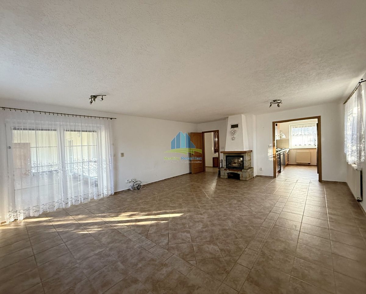 Prodej rodinného domu 174 m², pozemek 912 m² – fotografie 4