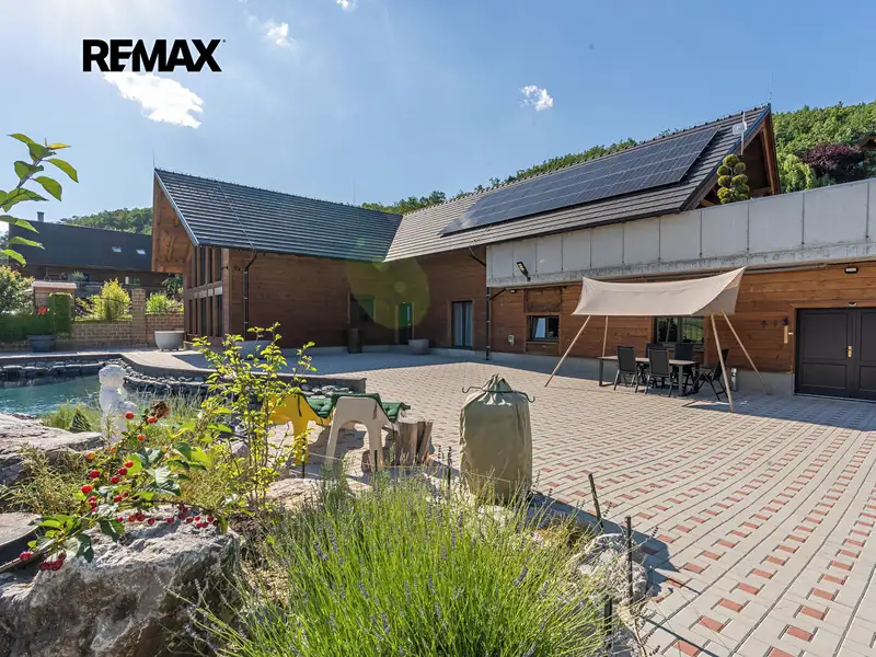 Prodej vily 486 m², pozemek 1661 m², Králův Dvůr – náhled fotky 3