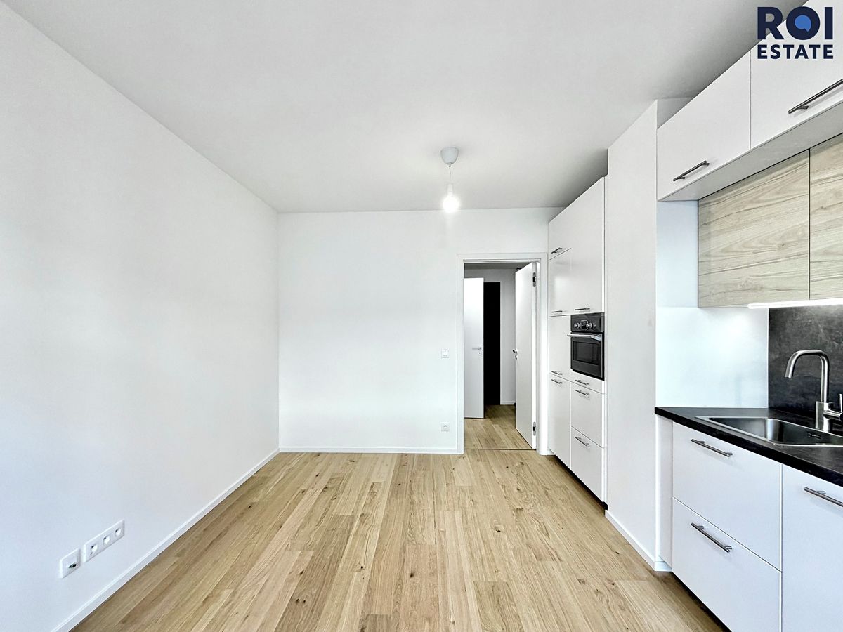 Pronájem bytu 1+kk 23 m² – fotografie 3