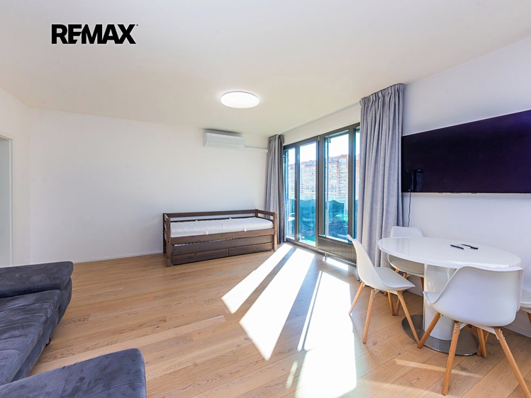 Pronájem bytu 2+kk, 66 m² (7 z 22)