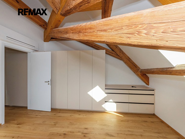 Pronájem bytu 2+kk, 62 m² (10 z 20)