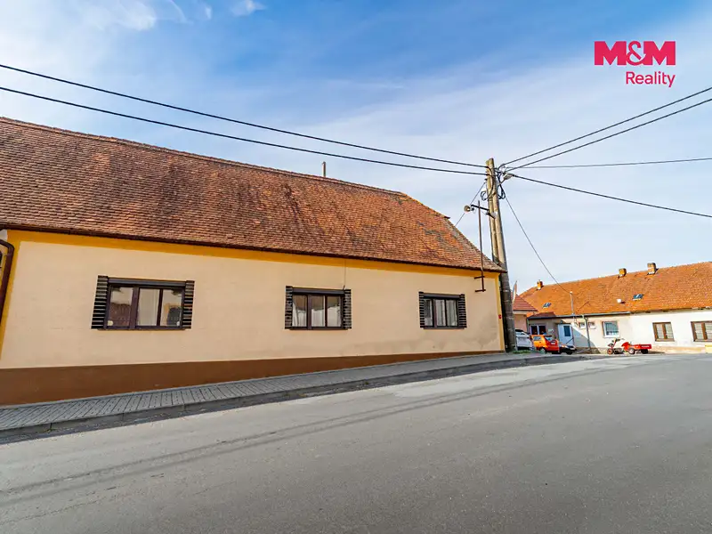 Prodej rodinného domu 130 m², pozemek 925 m², Hostim – náhled fotky 2