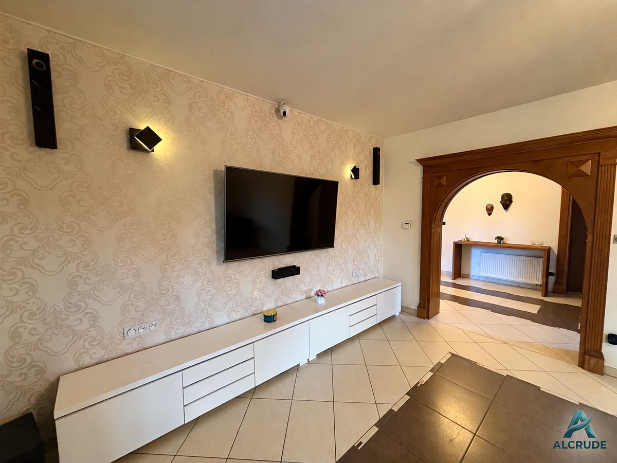 Prodej rodinného domu 316 m², pozemek 672 m² – fotografie 5