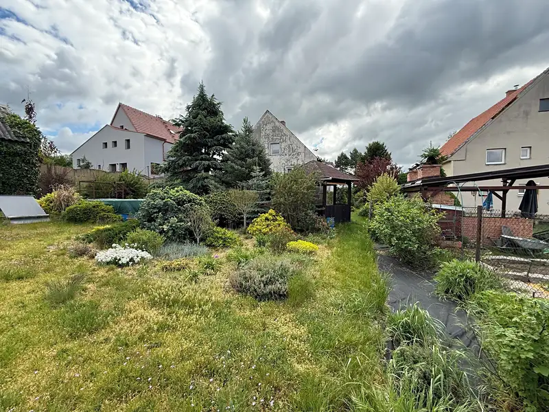 Prodej rodinného domu 198 m², pozemek 800 m², Kly – náhled fotky 2