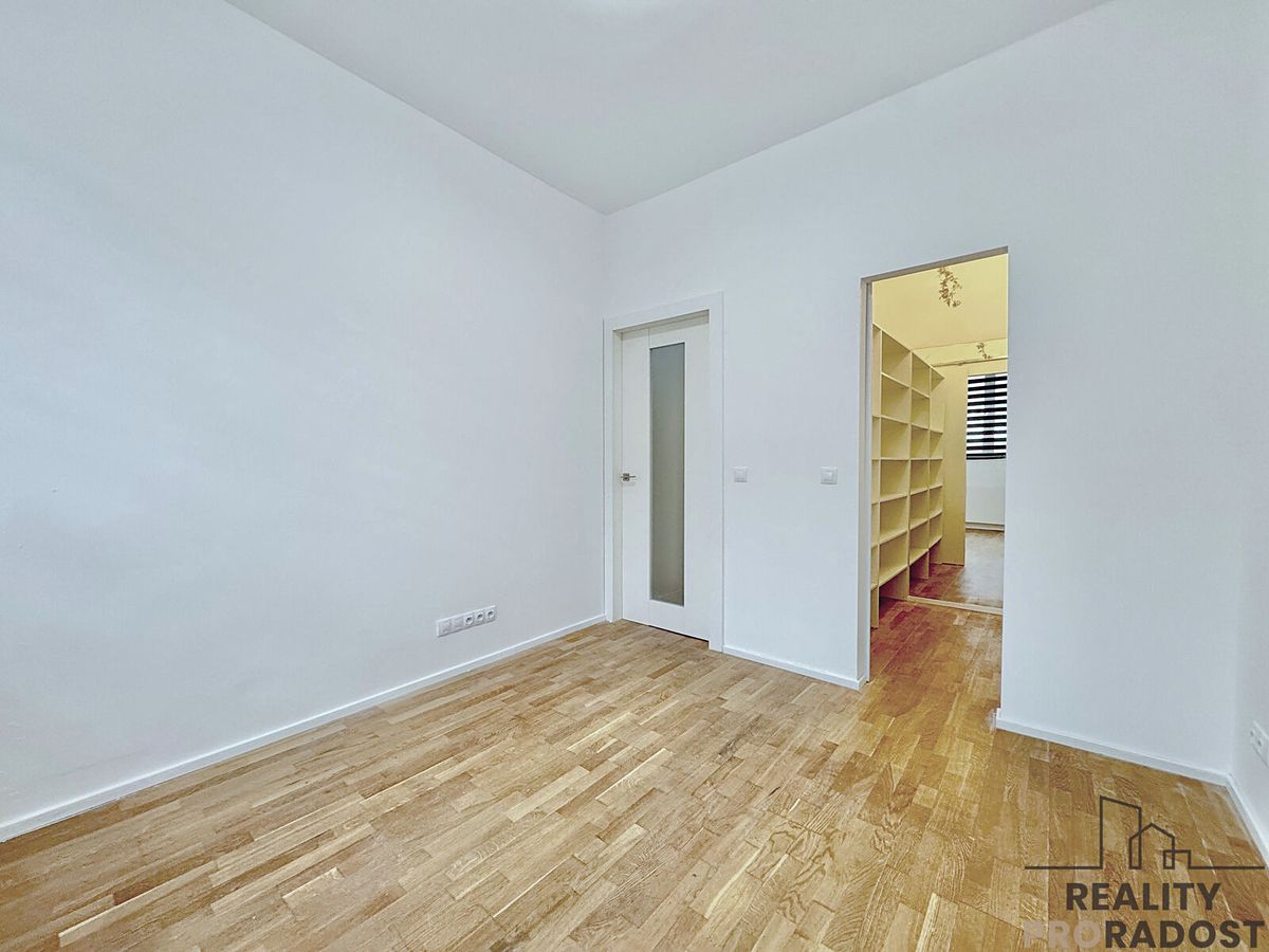 Pronájem bytu 2+kk 64 m² – fotografie 3