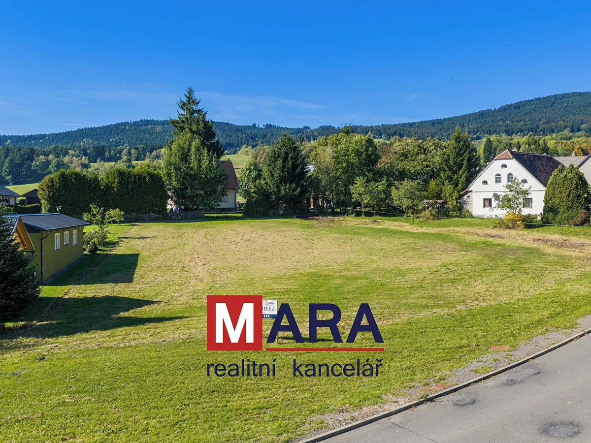 Prodej stavebního pozemku 2352 m²
