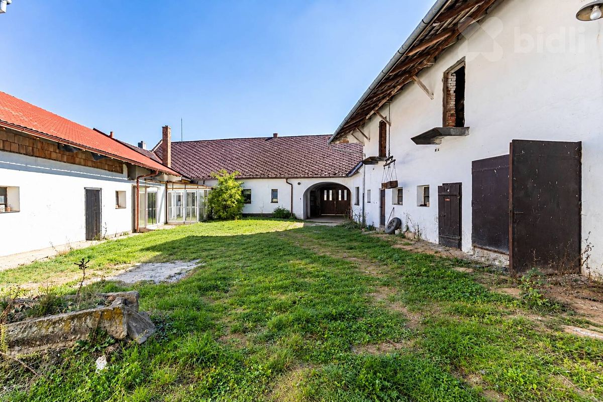 Prodej rodinného domu 205 m², pozemek 5276 m² – fotografie 2
