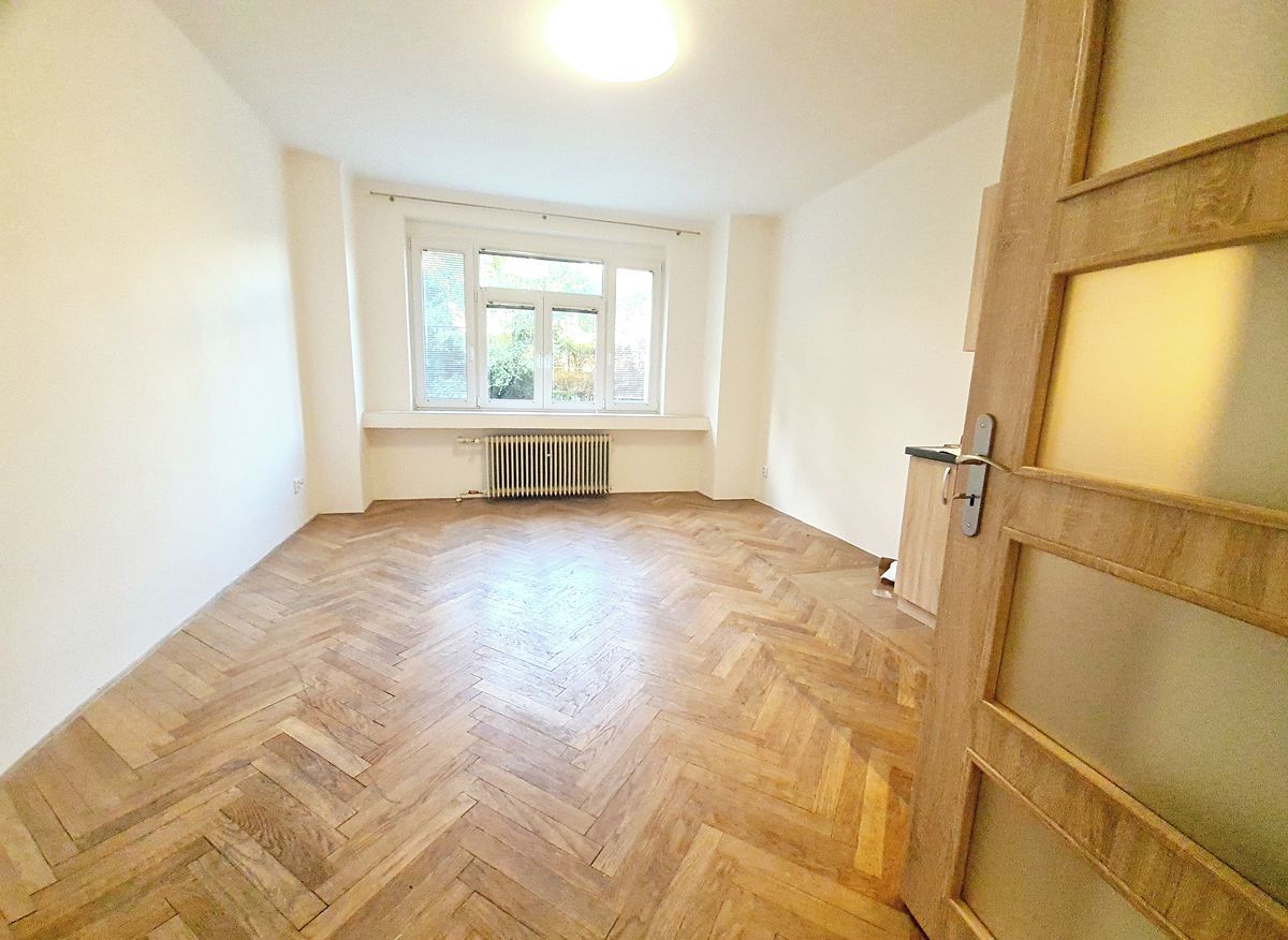 Pronájem bytu 1+kk 30 m² – fotografie 2