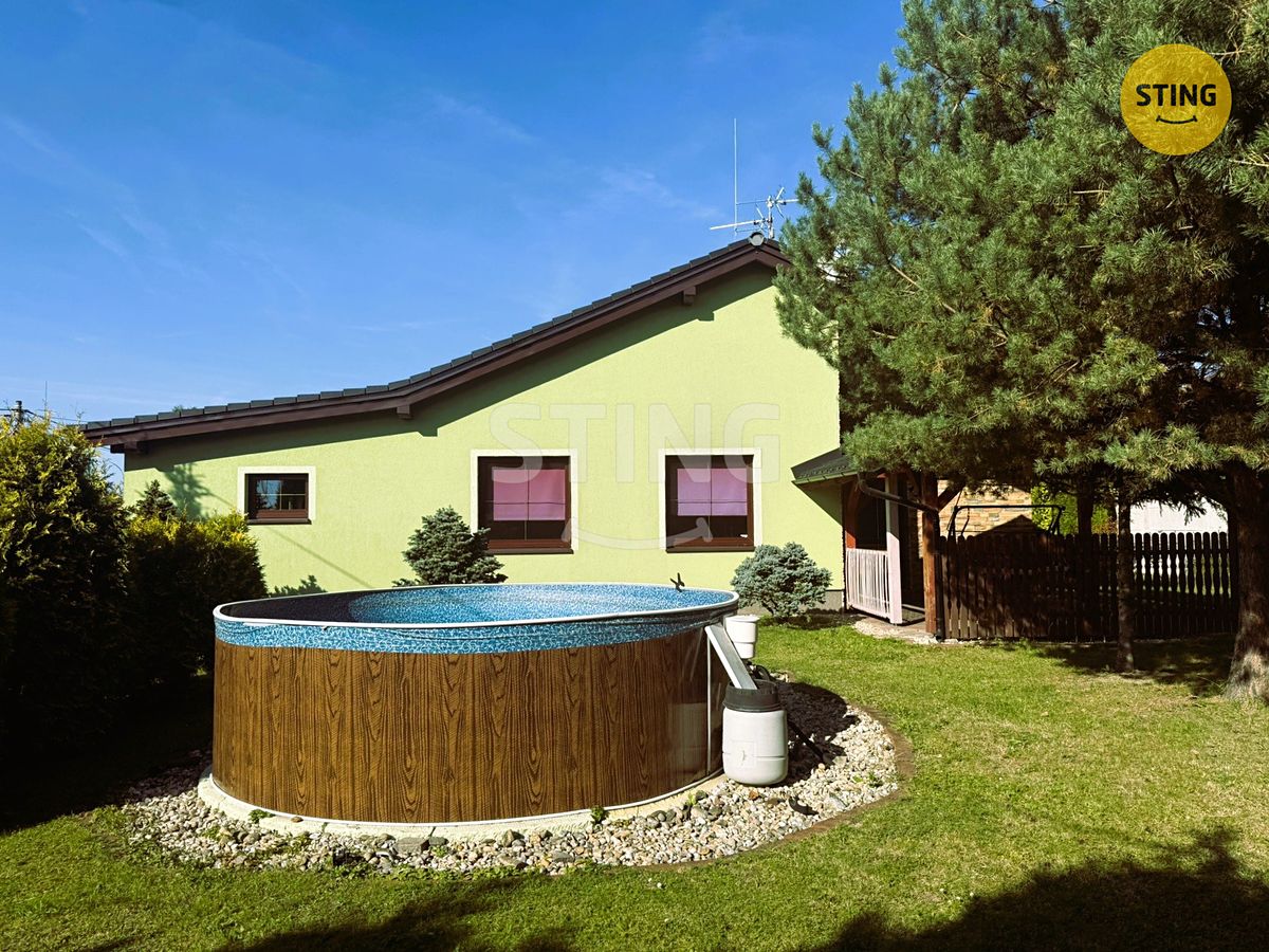Prodej rodinného domu 113 m², pozemek 923 m² – fotografie 2