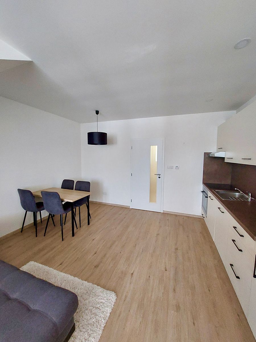 Pronájem bytu 2+kk 50 m² – fotografie 3