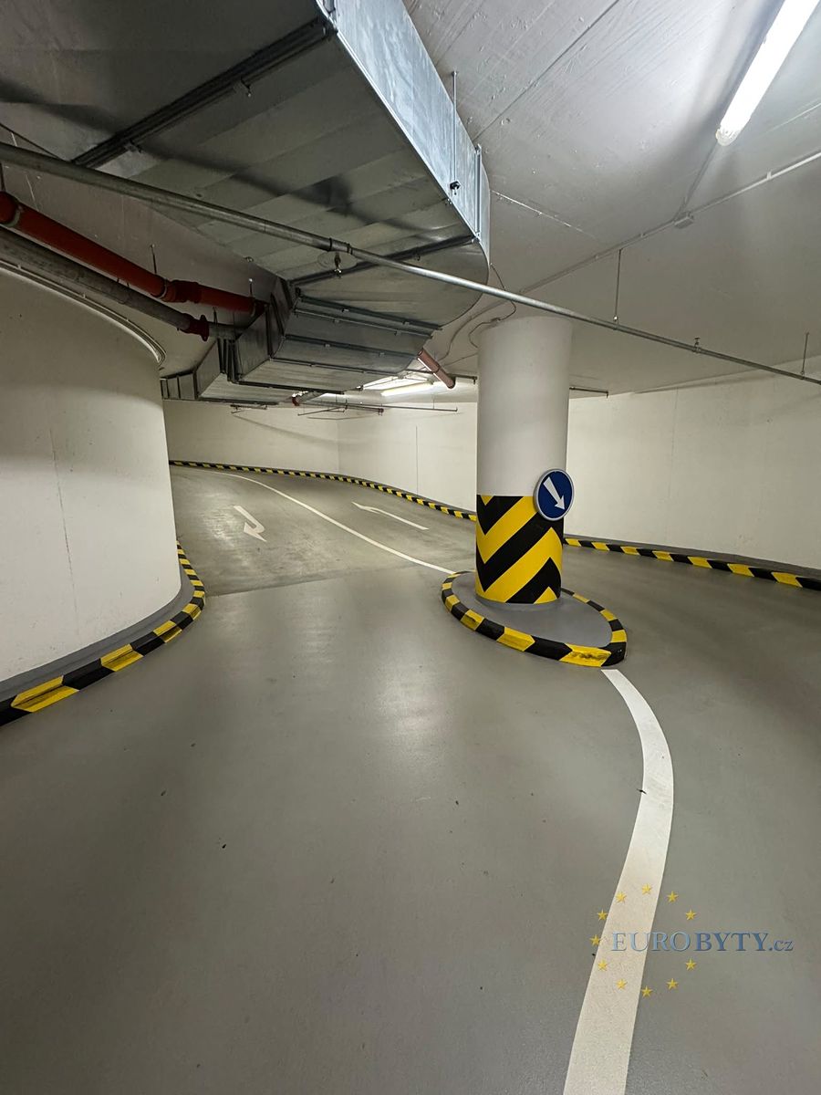 Pronájem garáže 17 m² – fotografie 3