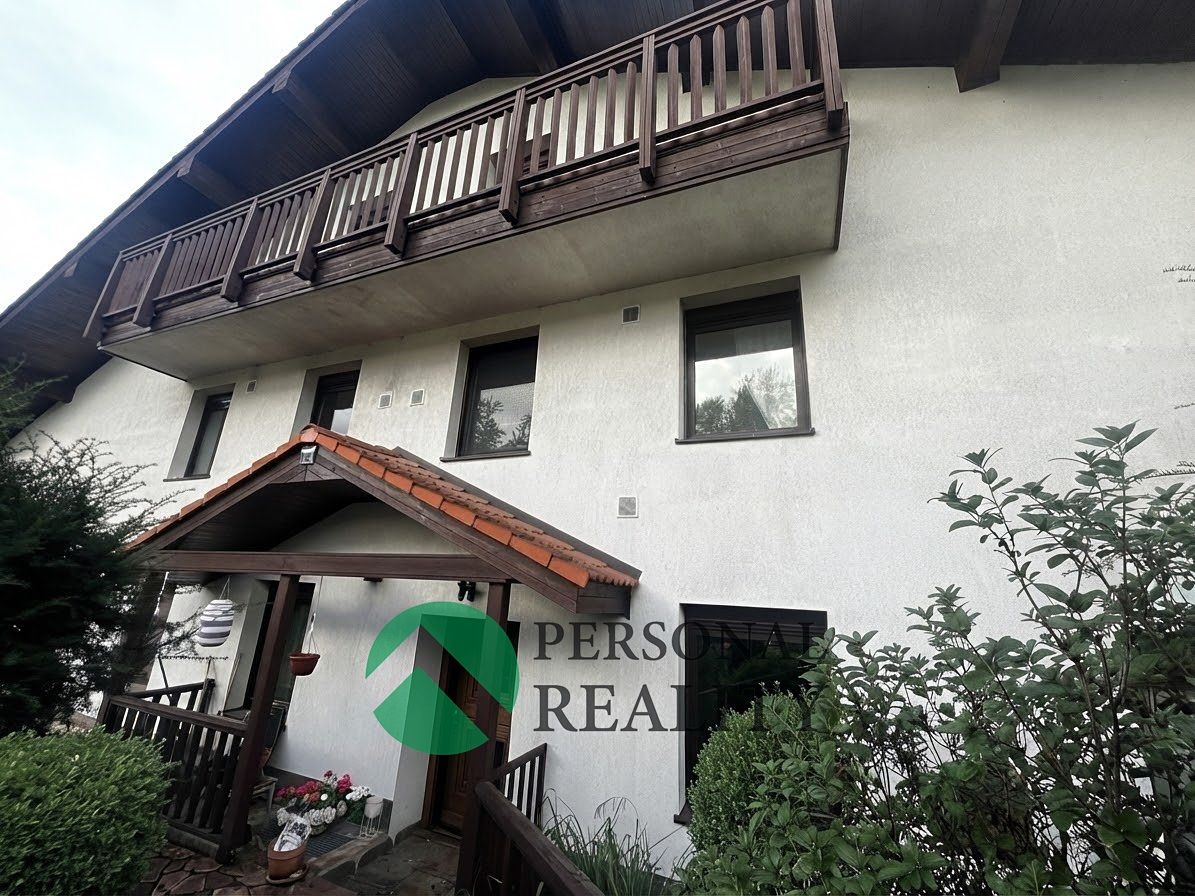 Prodej vícegeneračního domu 1100 m², pozemek 2165 m² – fotografie 3