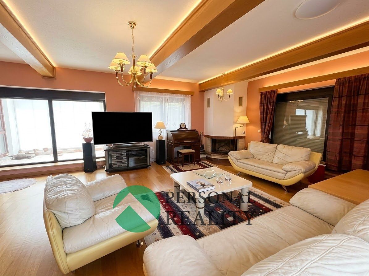 Prodej vícegeneračního domu 1100 m², pozemek 2165 m² – fotografie 5