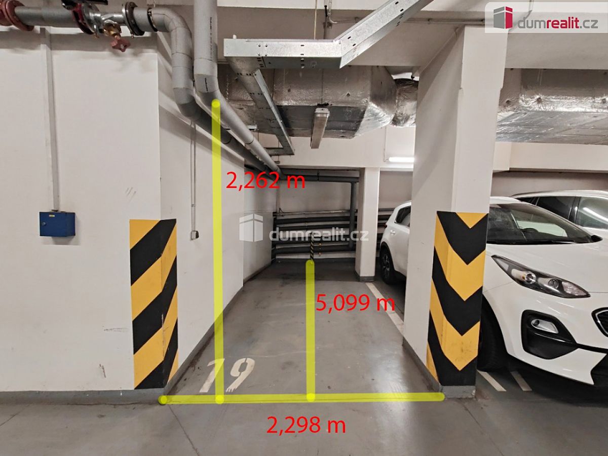 Pronájem garážového stání 13 m², Praha – fotka 1 z 3