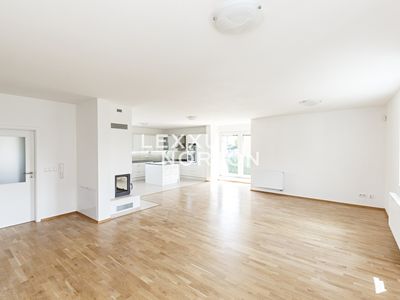 Pronájem vily 400 m², pozemek 10000 m²