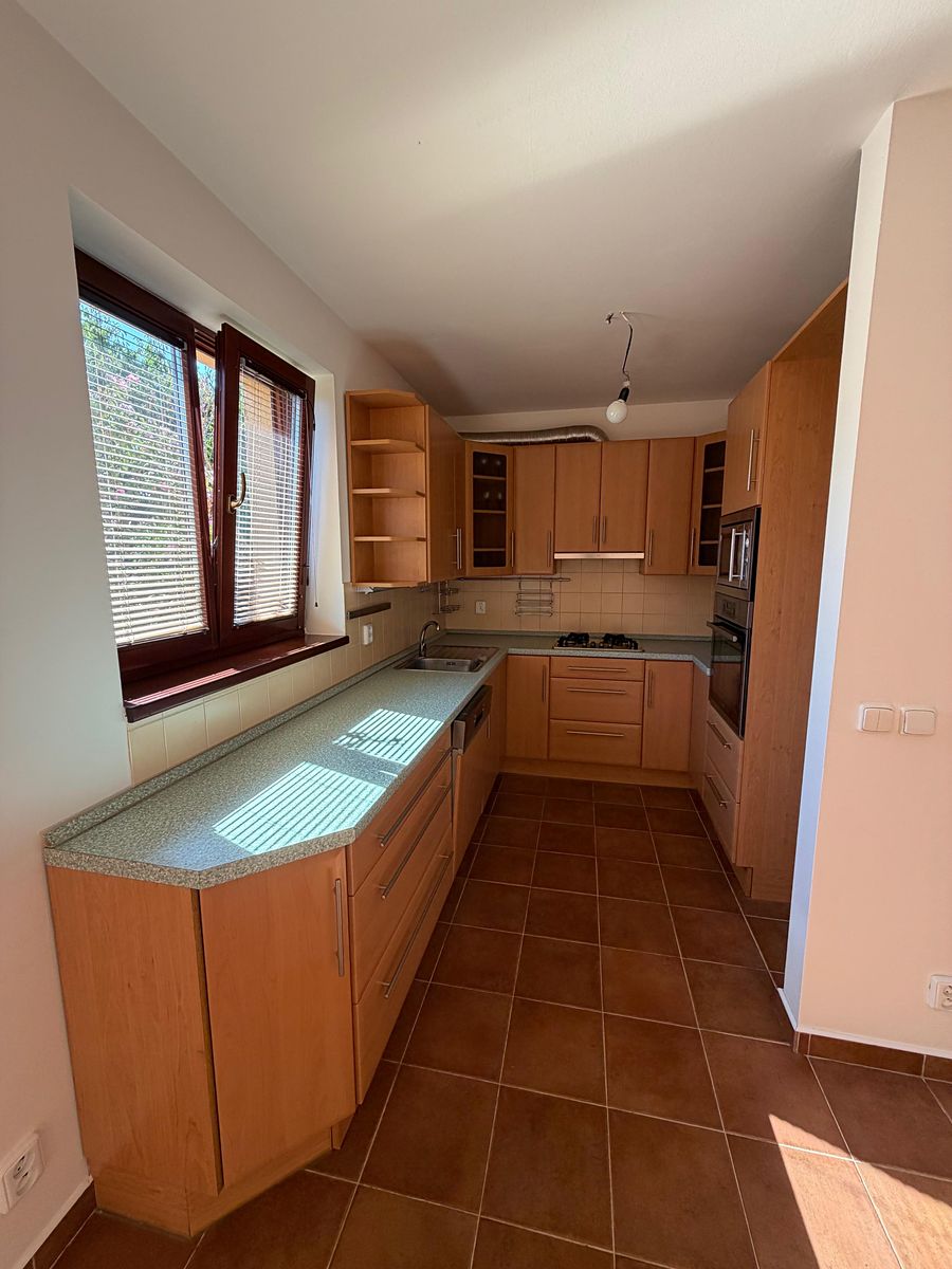 Pronájem rodinného domu 100 m², pozemek 660 m² – fotografie 3