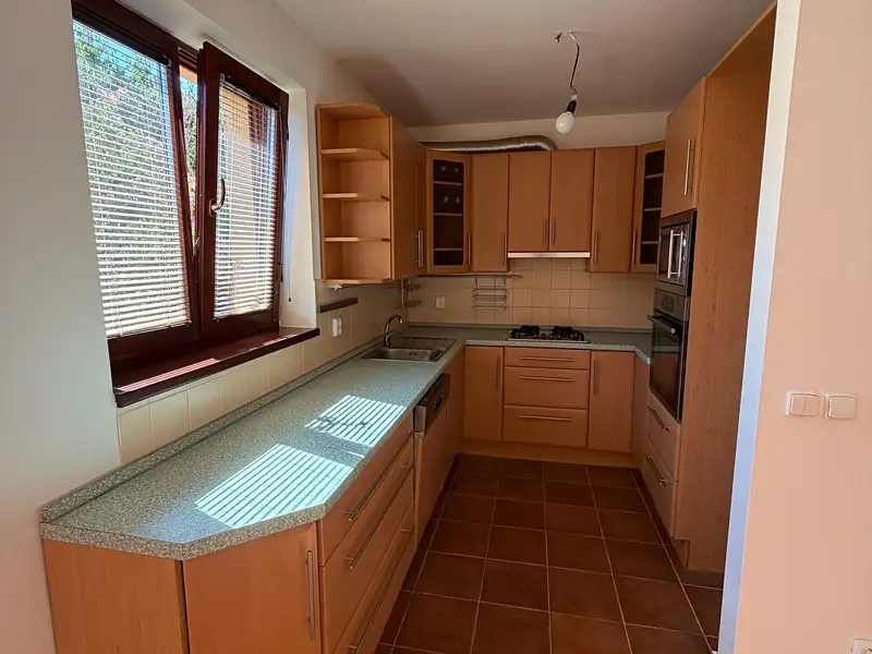Pronájem rodinného domu 100 m², pozemek 660 m², Praha – náhled fotky 3