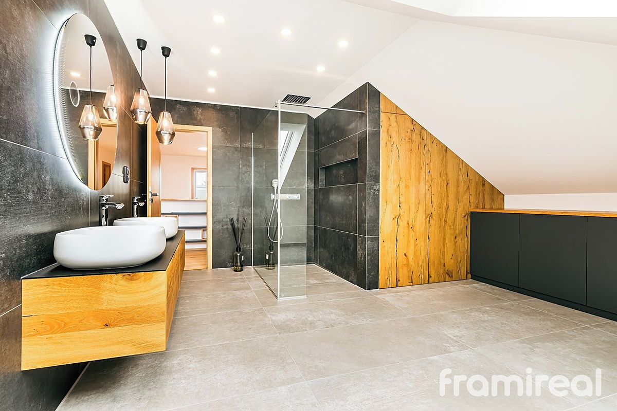 Prodej rodinného domu 400 m², pozemek 1456 m² – fotografie 2
