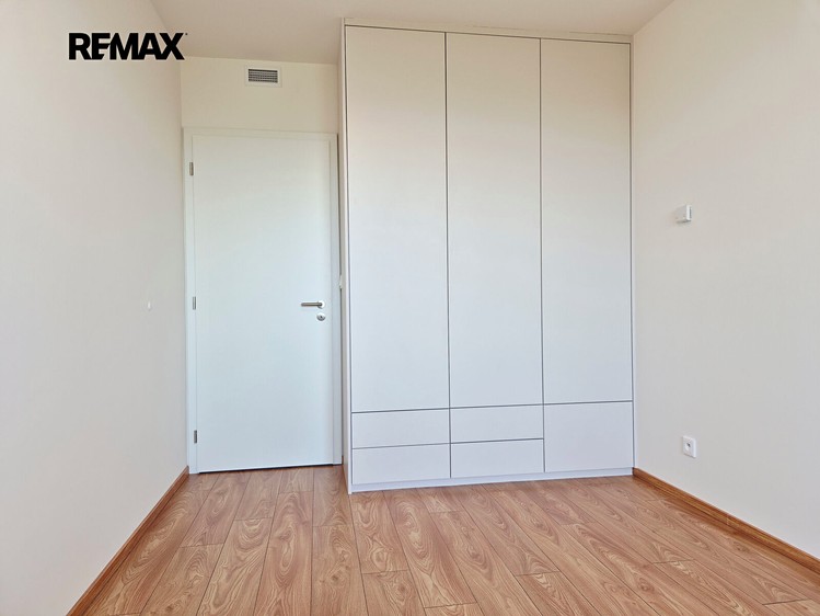 Pronájem bytu 2+kk, 58 m² (6 z 18)