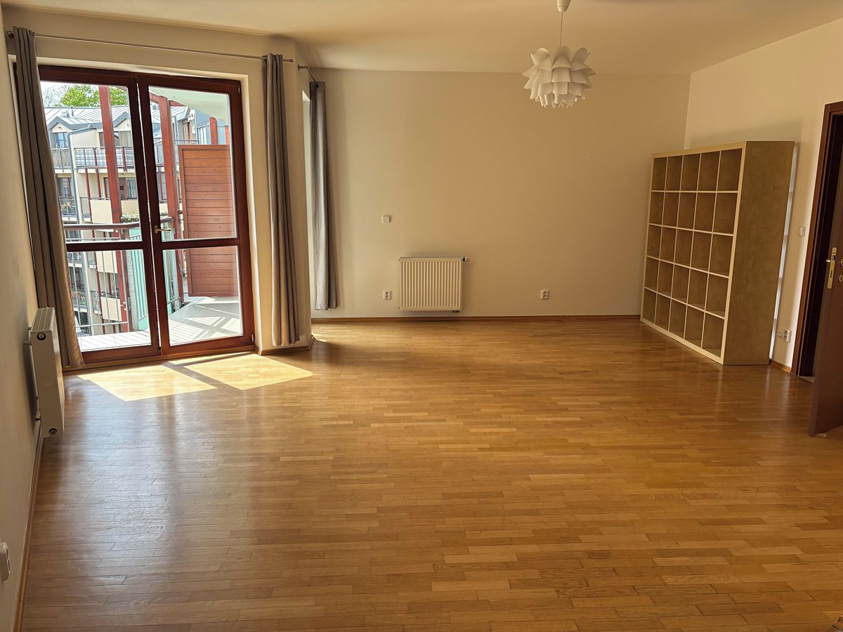 Pronájem bytu 1+kk 50 m² – fotografie 2