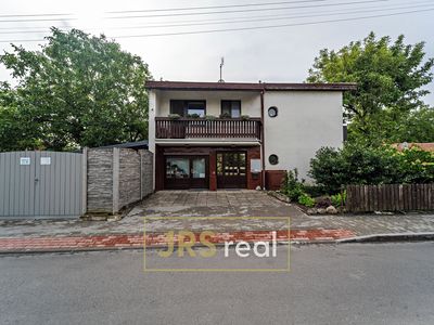 Prodej rodinného domu 230 m², pozemek 793 m²