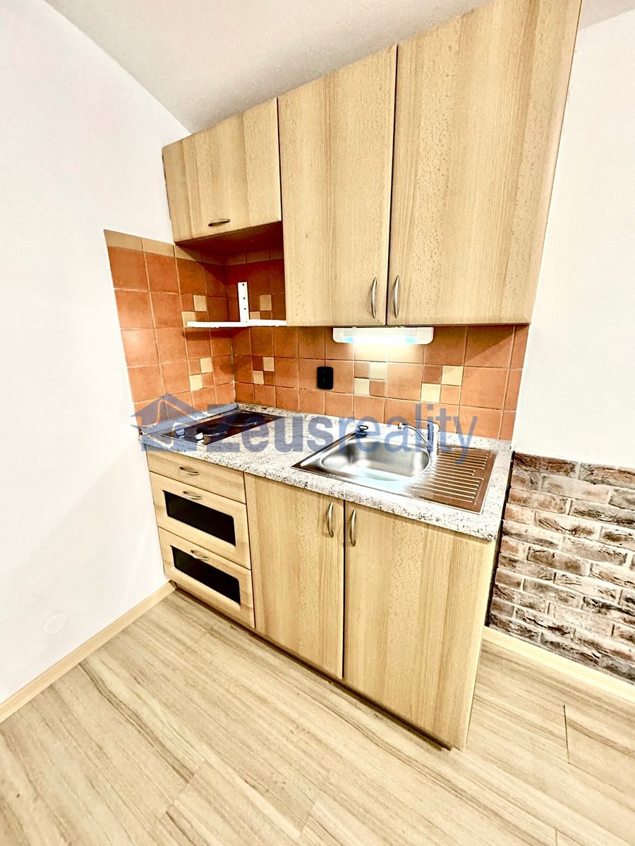 Pronájem kanceláře 25 m² – fotografie 4