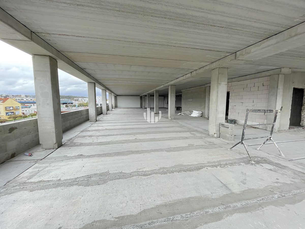 Pronájem kanceláře 1542 m² – fotografie 2