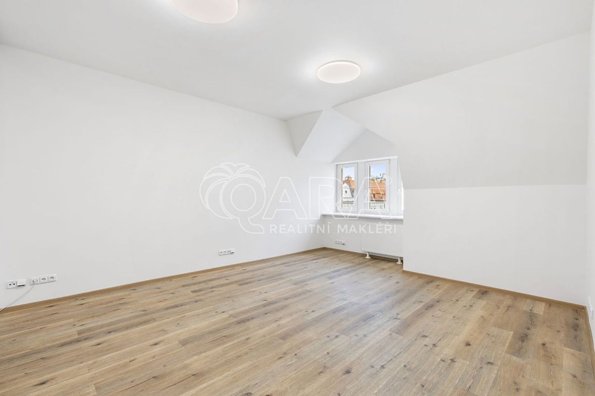 Pronájem bytu 3+kk 74 m²