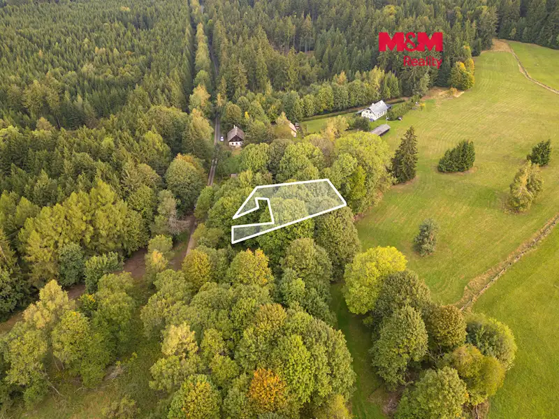 Prodej stavebního pozemku 611 m², Lesná – náhled fotky 1