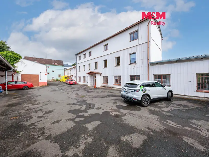 Prodej výrobní haly, prostoru 900 m², Karlovy Vary – náhled fotky 1