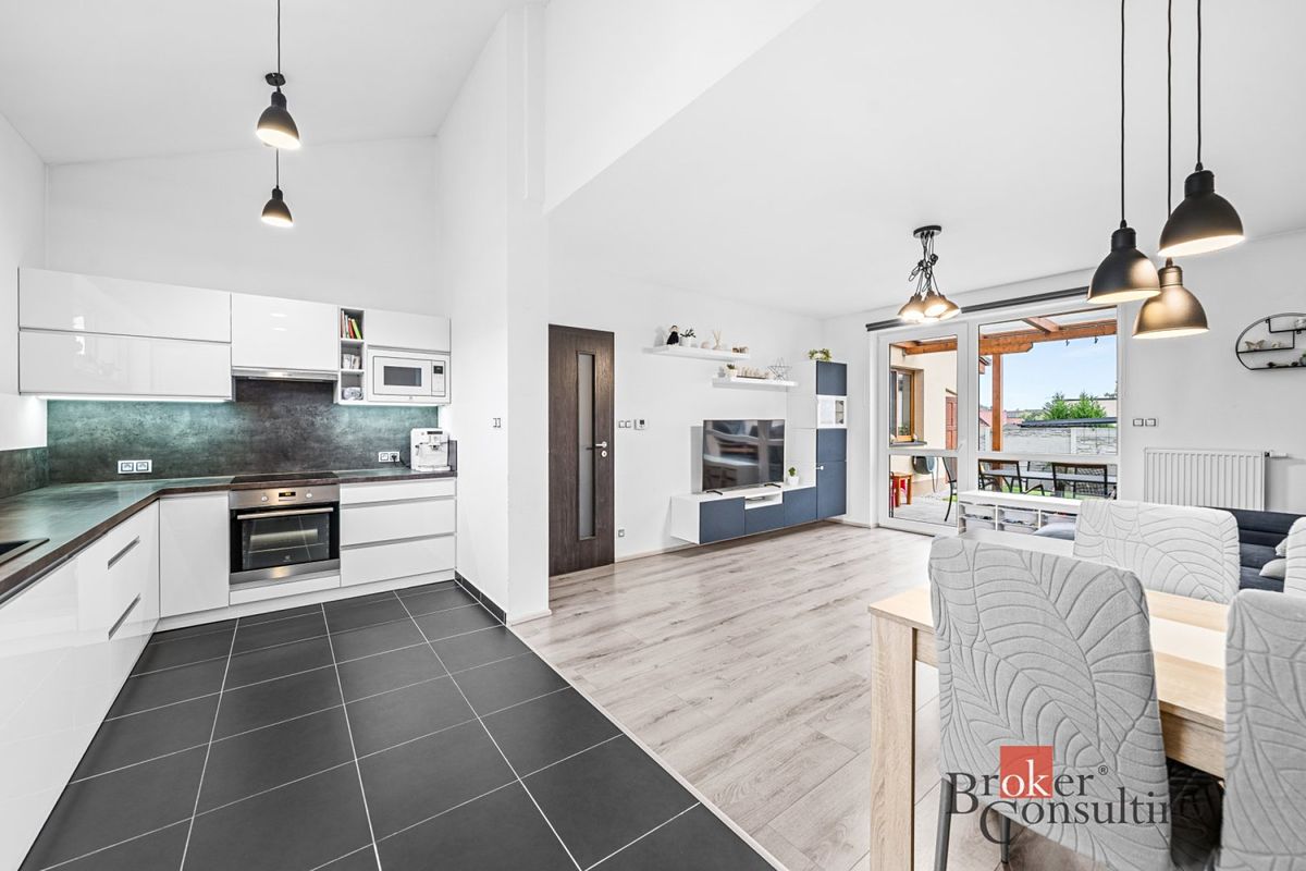 Prodej rodinného domu 91 m², pozemek 239 m² – fotografie 2