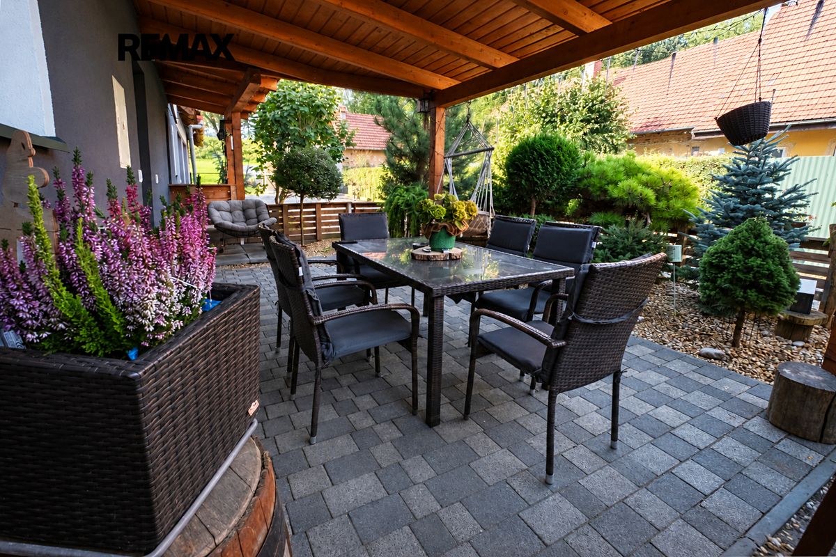 Prodej rodinného domu 253 m², pozemek 993 m² – fotografie 5