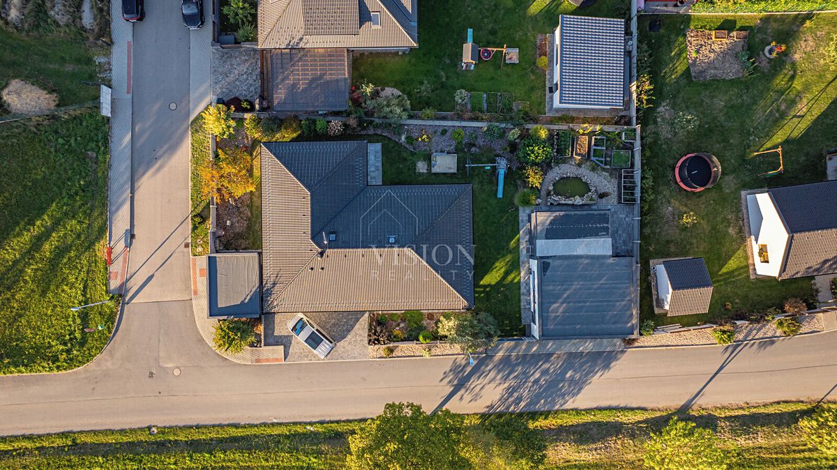 Prodej rodinného domu 154 m², pozemek 809 m² – fotografie 2