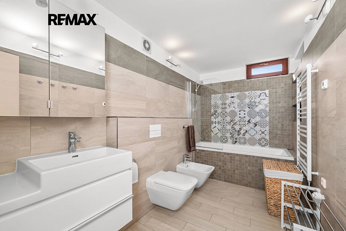 Prodej rodinného domu 191 m², pozemek 601 m² – fotografie 2