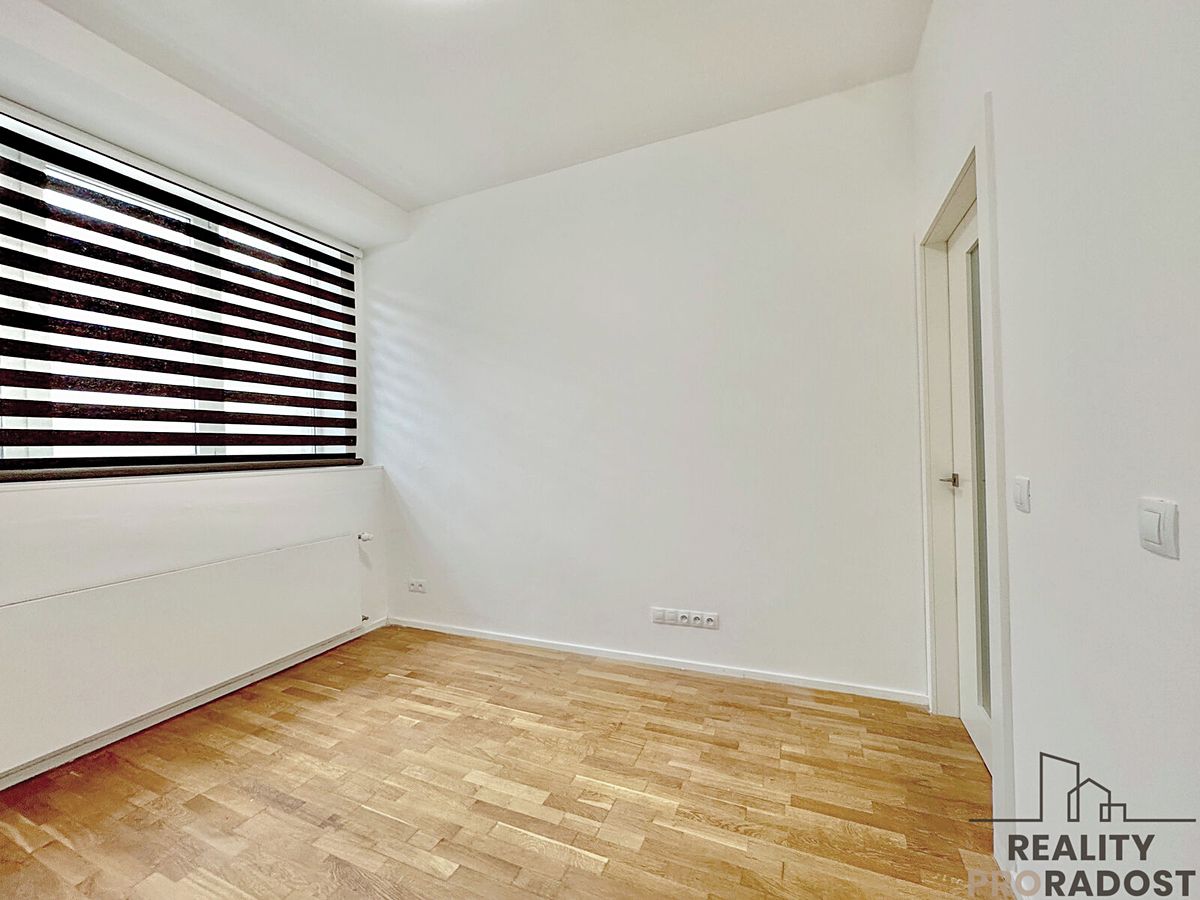 Pronájem bytu 2+kk 64 m² – fotografie 4