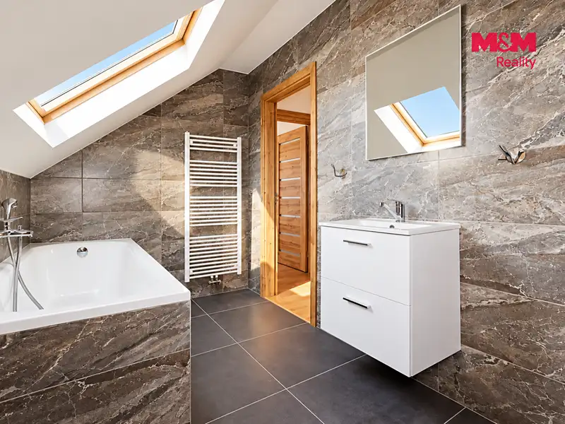 Pronájem rodinného domu 125 m², pozemek 750 m², Hory – náhled fotky 2