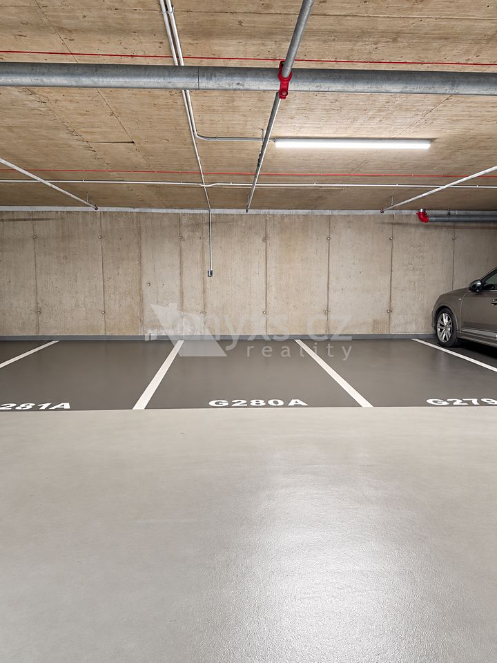 Pronájem garážového stání 12 m² – fotografie 2